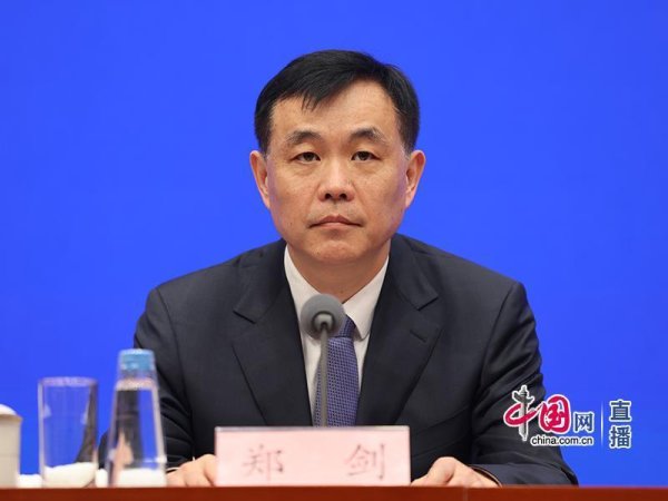线上正规配资 低空经济发展要以安全为前提 国家发改委低空经济发展司司长亮相国新办发布会